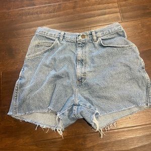 Light wash Wrangler Jean shorts!